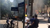 Xe tải bốc cháy kèm theo tiếng nổ lớn lao vun vút giữa đường phố Hà Nội