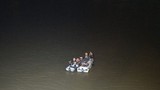 Khẩn trương cứu hộ ô tô lao từ cầu Chương Dương xuống sông Hồng