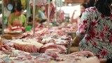 Nguồn cung đủ, người TP.HCM giảm mua thịt heo nhưng giá vẫn tăng