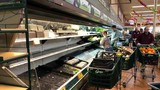 Bị khách ho vào thực phẩm, siêu thị "đau lòng" mất trắng 35.000 USD 