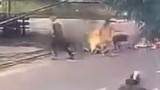 Quảng Nam: Đánh ghen rồi dùng xăng đốt người giữa đường 
