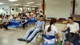 Cận cảnh người Hà Nội xếp hàng hiến máu giải nguy
