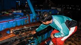 Cảnh tan hoang của tàu cá Quảng Ngãi bị tông chìm