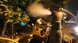 Cận cảnh “vòi rồng” trắng đêm diệt muỗi ở Hà Nội