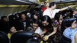 Hành khách bất ngờ đến ngỡ ngàng cùng Vietjet vui đón Trung thu