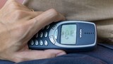 Thử độ bền điện thoại "cục gạch" huyền thoại nhất của Nokia