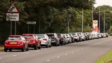 Anh: Lái xe sắp hết xăng có thể bị phạt tới 155 triệu Đồng 