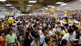 "Biển người" tấn công siêu thị Hàn Quốc ở Sài Gòn