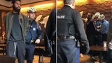 Nhân viên Starbucks gọi cảnh sát vì khách...không uống cà phê