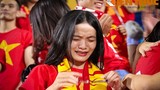 U19 Việt Nam thất trận, dàn CĐV nữ bật khóc trên khán đài