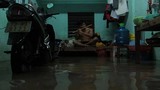 Sinh viên Huế chật vật ôn thi giữa cảnh nước lũ tràn vào phòng trọ