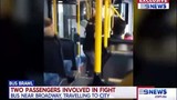 Video: Bị đấm túi bụi vì nói chuyện điện thoại quá to trên xe bus ở Úc
