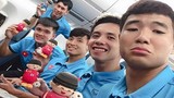 Đội tuyển Việt Nam về nước trên tay với những món quà cực xinh