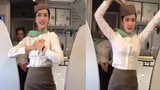 Phát sốt trước nhan sắc của nữ tiếp viên hàng không múa trên máy bay