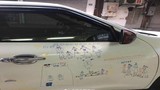 Hình ảnh con gái vẽ lên ô tô khiến người bố phải ngẫm nghĩ