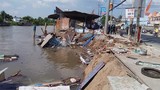 Cần Thơ: Sạt lở nhấn chìm 4 căn nhà và 80 tấn gạo