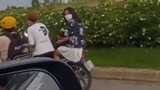 Netizen tranh cãi chàng trai dắt xe... chú ý vị trí của cô gái