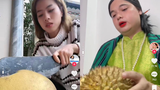 Đu trend cô đồng "đúng nhận, sai cãi", netizen bổ đủ loại hoa quả