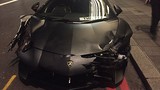 “Đấu” Bentley Continental GT, Lamborghini Aventador gặp nạn