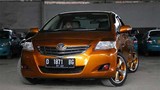 Xe sedan Toyota Vios 2 đầu độc nhất thế giới tại Indonesia
