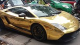 Dân Hà Nội mang xô, chậu chữa cháy siêu xe Lamborghini “bọc vàng“
