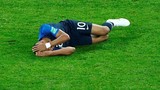 Mbappe tái diễn màn ăn vạ trong chiến thắng của Pháp