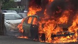 Xe điện Volkswagen ID.3 tự bốc cháy thành tro trên phố 