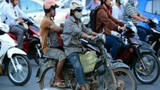 Hãi hùng xe máy “rách nát” bon bon trên phố