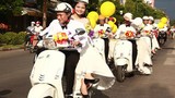 30 cặp rước dâu trên Vespa náo loạn thành phố Vinh