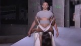 Màn catwalk kỳ dị có một không hai trên thế giới