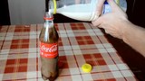 Điều gì xảy ra khi đổ sữa vào Coca Cola?