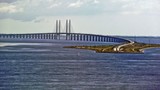 Cây cầu duy nhất trên thế giới đi thẳng xuống lòng biển
