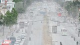 Kinh hoàng bão bụi trên con đường “nhà biến thành hầm” ở Sài Gòn