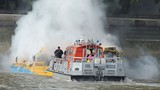 Tàu du lịch bốc cháy  trên sông Thames