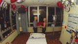 Chàng trai cầu hôn bạn gái ung thư trong bệnh viện