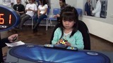 Bé gái 3 tuổi xoay Rubik trong 47 giây đáng kinh ngạc