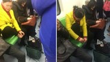Nữ hành khách cắt móng chân trên tàu điện gây phẫn nộ