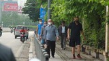 Giãn cách xã hội: Người Hà Nội tràn ra vỉa hè tập thể dục giữa đại dịch