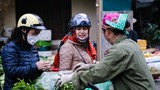 Rau xanh tăng giá gấp 2-3 lần, sả gừng "cháy" hàng ở Hà Nội