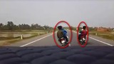 VIDEO: Thanh niên làng đánh võng lượn lờ thách thức ô tô