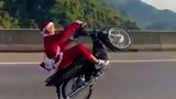 Bắt tạm giam thanh niên đóng 'ông già Noel' bốc đầu xe máy ở Thái Nguyên