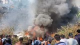 Máy bay rơi ở Nepal bốc cháy ngùn ngụt 