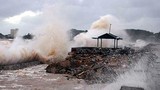 Tận mắt sóng biển “bom tấn” cao chục mét ở Đồ Sơn