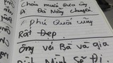 Chàng trai gây xúc động khi trò chuyện với ông nội qua giấy