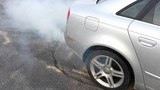 Bắt bệnh cho xe ôtô qua màu khói từ ống xả
