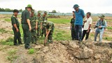 Ảnh: Tìm mộ các liệt sĩ trong công trường sân bay Tân Sơn Nhất