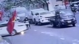 Clip: 4 ô tô gặp nạn liên hoàn vì “xế hộp” mắc lỗi liên tiếp