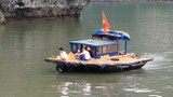 Xuồng mang BKS Biên phòng chở khách 'chui' trên vịnh Hạ Long