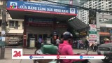 Video: Nhân viên cây xăng thay phiên nhau "móc túi" khách hàng