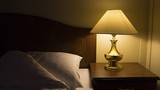 Video: Đừng bật đèn khi ngủ vì lý do đáng sợ này